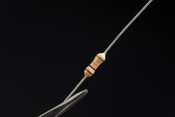 Electronic resistor