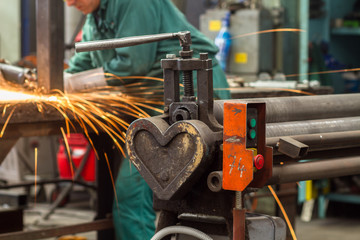 heart shape - end of hydraulic pressure steel bending roller