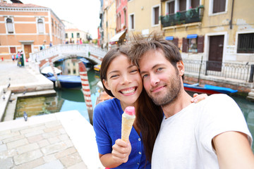 Couple in Venice, eating Ice cream taking selfie