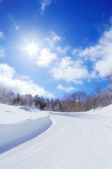 Fototapeta na wymiar Pełne Kusatsu Shiga zimowe dróg
