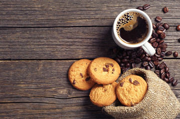 Cup of coffee and cookies - obrazy, fototapety, plakaty