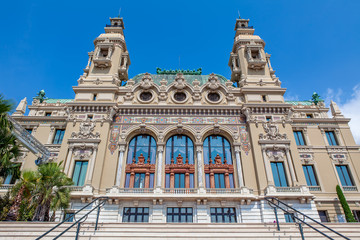 Fototapeta na wymiar Fasada sprzedaż Garnier w Monte Carlo, Monako.