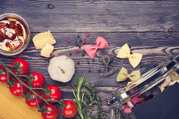 Farfalle, spaghetti, Parmesan, sun-dried tomatoes, tomatoes