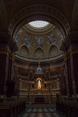 Fototapeta na wymiar St. Stephen's Basilica in Budapest.