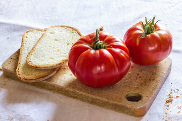Bread with tomato and basil