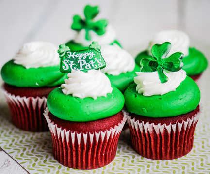 St.Patrick's Day velvet cupcakes