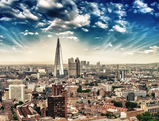 Deurstickers Londen. Panorami luchtfoto van de skyline van de stad in de schemering © jovannig