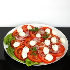 salad with mozzarella