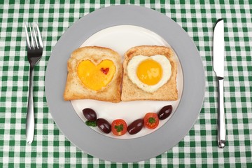 Scrambled eggs with bread on plate, on color napkin