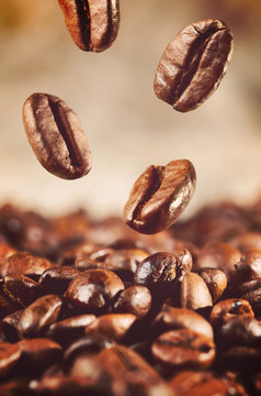 coffee beans is falling down