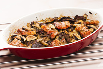 baked chicken livres with bacon and mushrooms on garlic