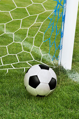 Obraz premium soccer ball in goal net