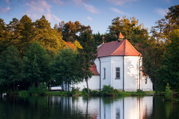 Kościół "na wodzie" w Zwierzyńcu