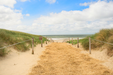 Fototapeta na wymiar Plaża i wydmy na holenderskiej wyspie Texel