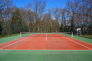 Terrain de tennis en plein air