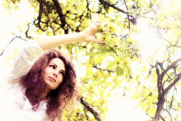 Obraz na płótnie Canvas Any Jam (girl lying on a branch breaks and apple)