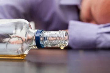 Fotobehang Bar Bijna lege fles alcohol