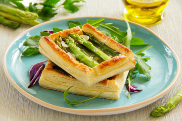 Tart of asparagus and cheese.