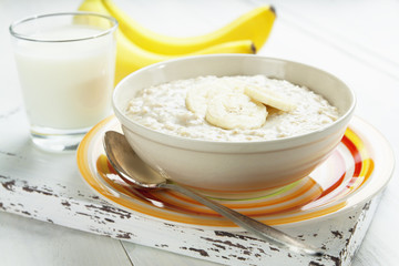 Oatmeal with bananas