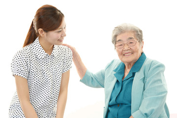 笑顔の二人の女性