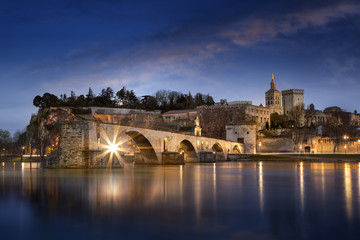 Sur le pont d'Avignon L'on y danse, l'on y danse - 62170655