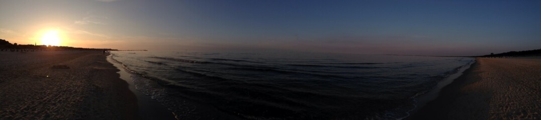 Fototapeta na wymiar Sunset on Baltik Sea