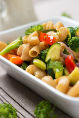 Vollkornnudeln mit Gemüse und Sojasahnesauce