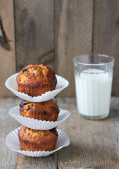 Apple muffins with chocolate and nuts