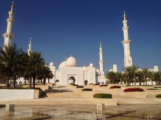 Fototapeta na wymiar Sheikh zayed grand mosque center