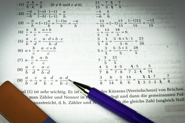 Mathe mit Stift und Radierer
