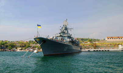 Obraz premium Ukrainian flagship Hetman Sahaydachniy in Sevastopol