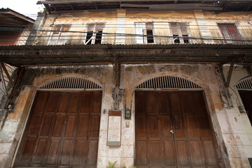 Fototapeta na wymiar door house, Chino-protuguese style of Thai house in Chantaburi