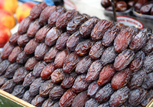 dried dates evenly spread at the market