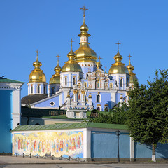 Fototapeta na wymiar St. Michael's Golden-Domed Cathedral in Kiev