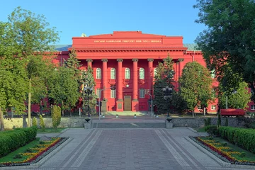 Deurstickers Kiev Het rode gebouw van de Nationale Universiteit van Kiev, Oekraïne