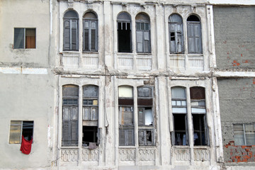 Fototapeta na wymiar Havana broken windows