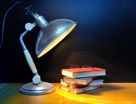 B&uuml;cher mit Vintage Lampe