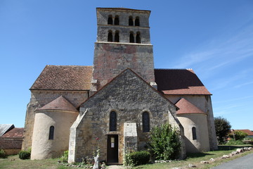 Fototapeta na wymiar Eglise romane de St Laurent de Béart.