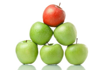 Äpfel liegen in reihe