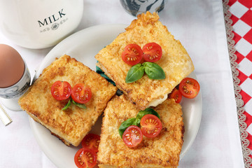 Toast with cheese and tomatoes