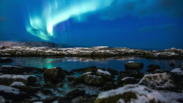 Northern lights (Aurora borealis) beach timelapse