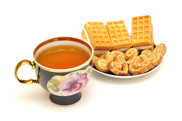 Hot tea and delicious cookies for a short break