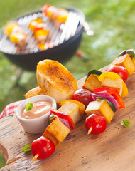 smoked Tofu kebabs served with baguette and sauce