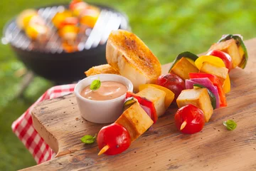 Foto op Plexiglas anti-reflex Healthy picnic lunch at a summer barbecue © exclusive-design