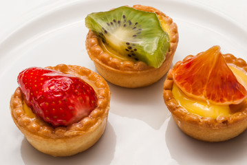 Pasticcini assortiti, dessert dolce, cucina italiana
