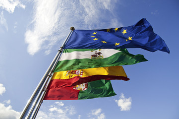 Iberische Flaggen im Wind