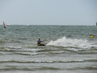 Fototapeta na wymiar kitesurf boulogne sur mer