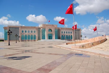 Fototapeten Das Rathaus von Tunis und sein großer Platz © francovolpato