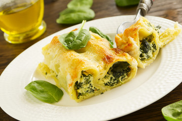 cannelloni ricotta e spinach, selective focus