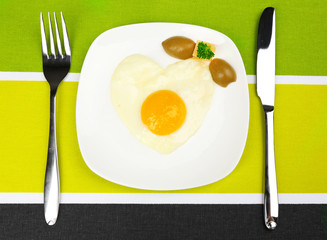Scrambled eggs with bread on plate, on color napkin